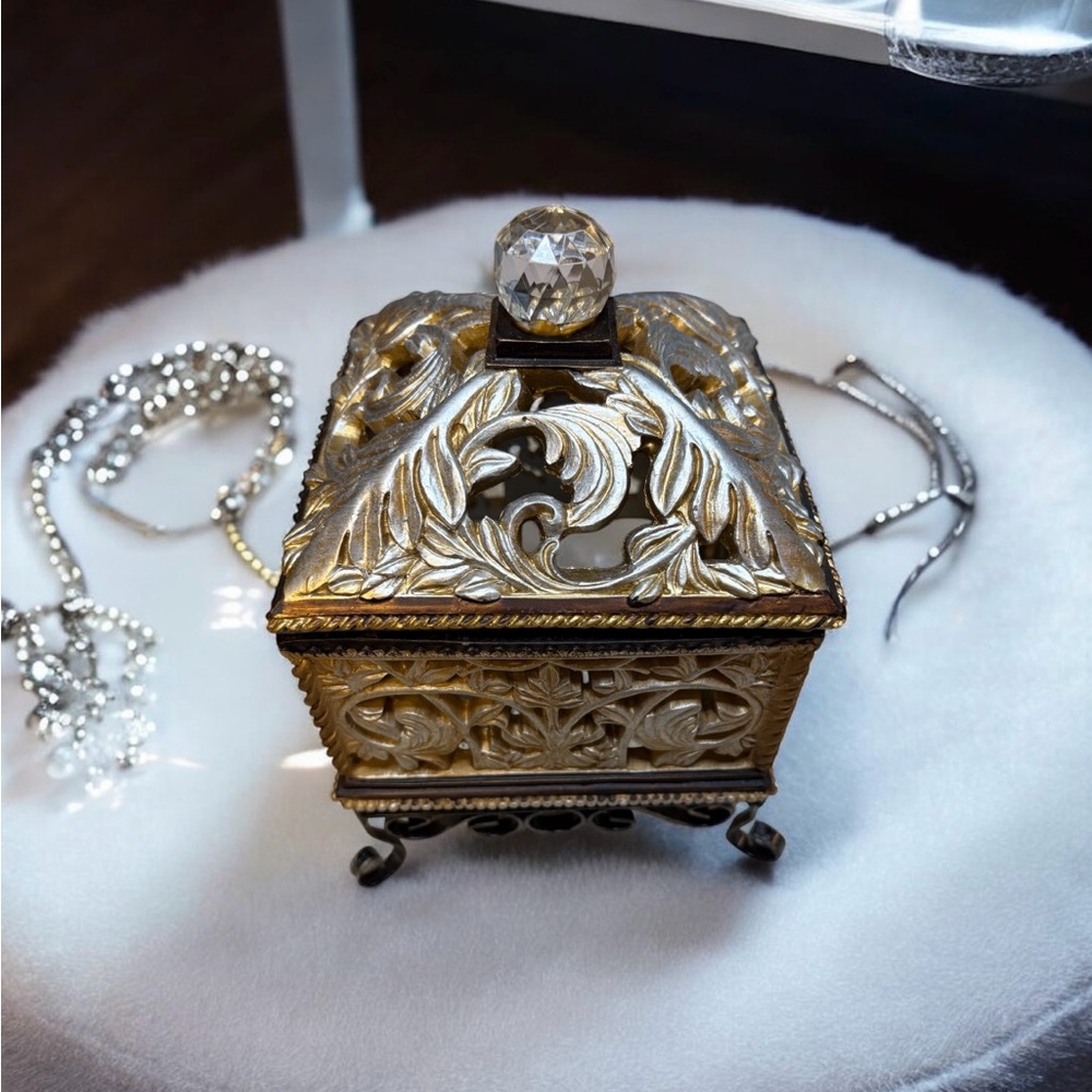 Vintage Resin Ornate Jewelry Trinket Box With A Pedestal - Picture 2 of 10